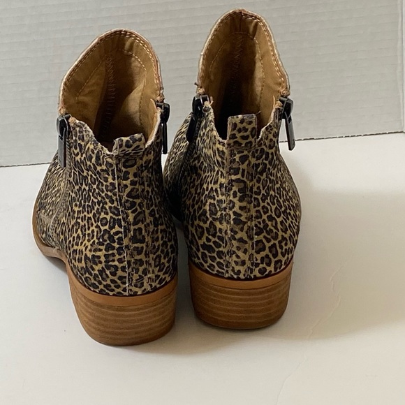 Lucky Brand Pre-Owned Basel Women's Eyelash
Ankle Booties Size 9(runs small) - Picture 3 of 7
